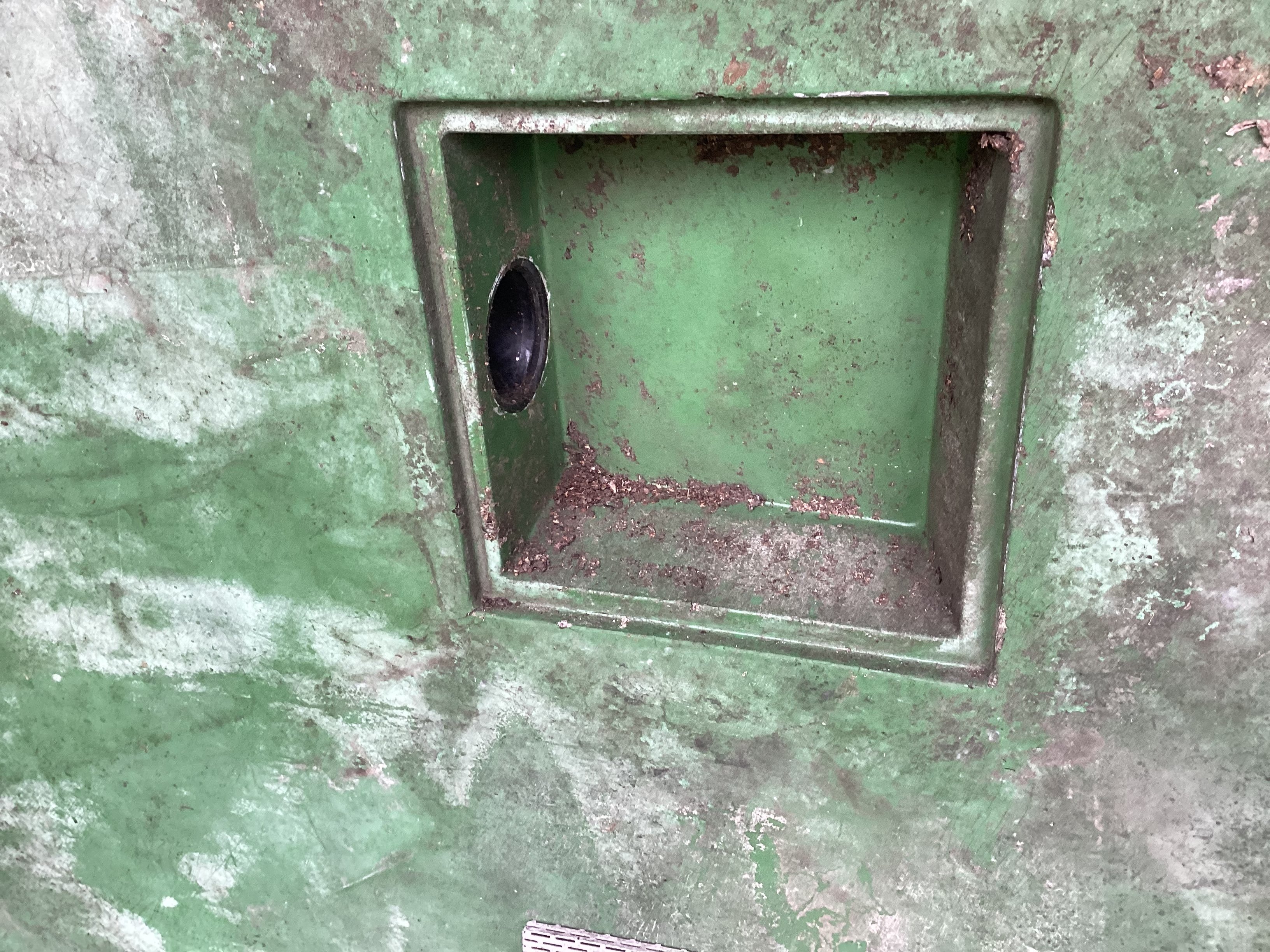 Glassfiber kar ca 3000 liter /  Godt brukt 