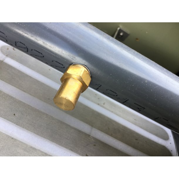 Dyse i messing til trommelfilter 